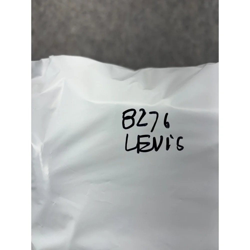 Levis waist 32